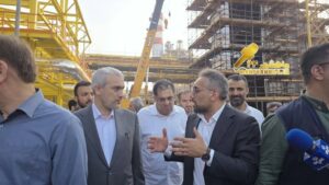 بازدید وزیر اقتصاد، رئیس کمیسیون انرژی مجلس و استاندار بوشهر از روند بازسازی مبین انرژی خلیج فارس